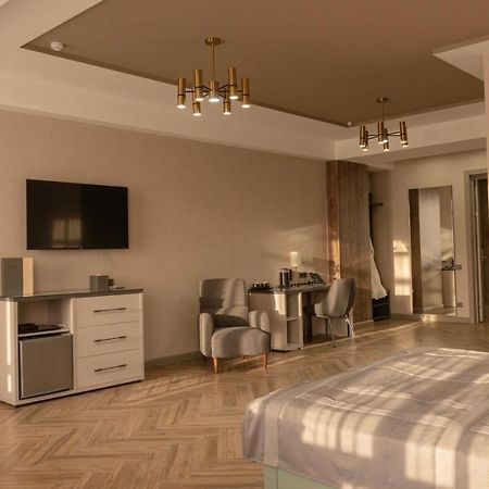 Five Hotel Bishkek Bagian luar foto