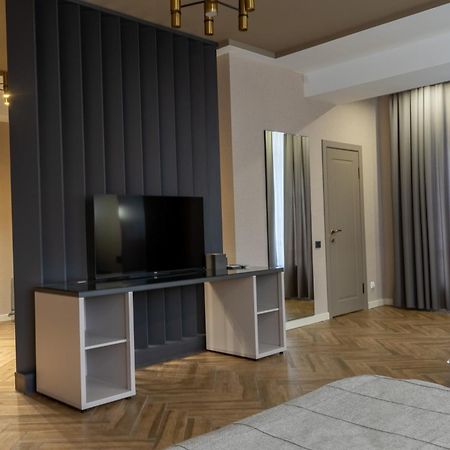Five Hotel Bishkek Bagian luar foto