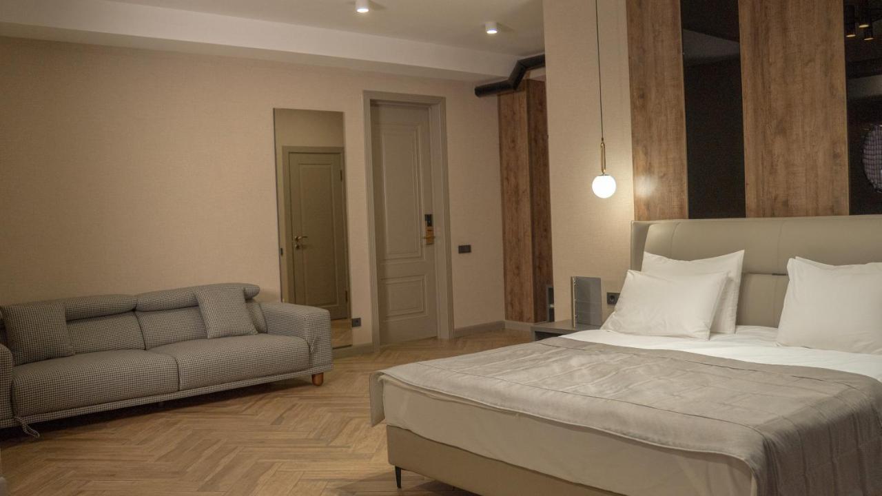 Five Hotel Bishkek Bagian luar foto