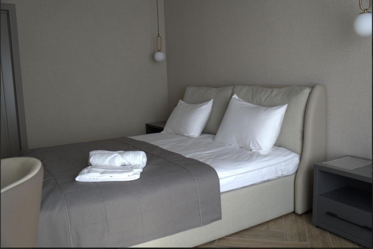 Five Hotel Bishkek Bagian luar foto