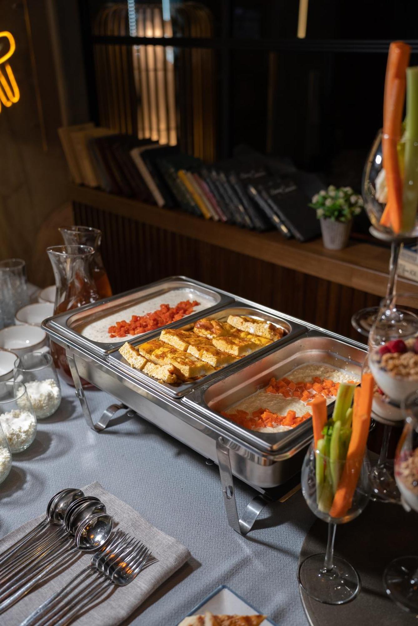 Five Hotel Bishkek Bagian luar foto