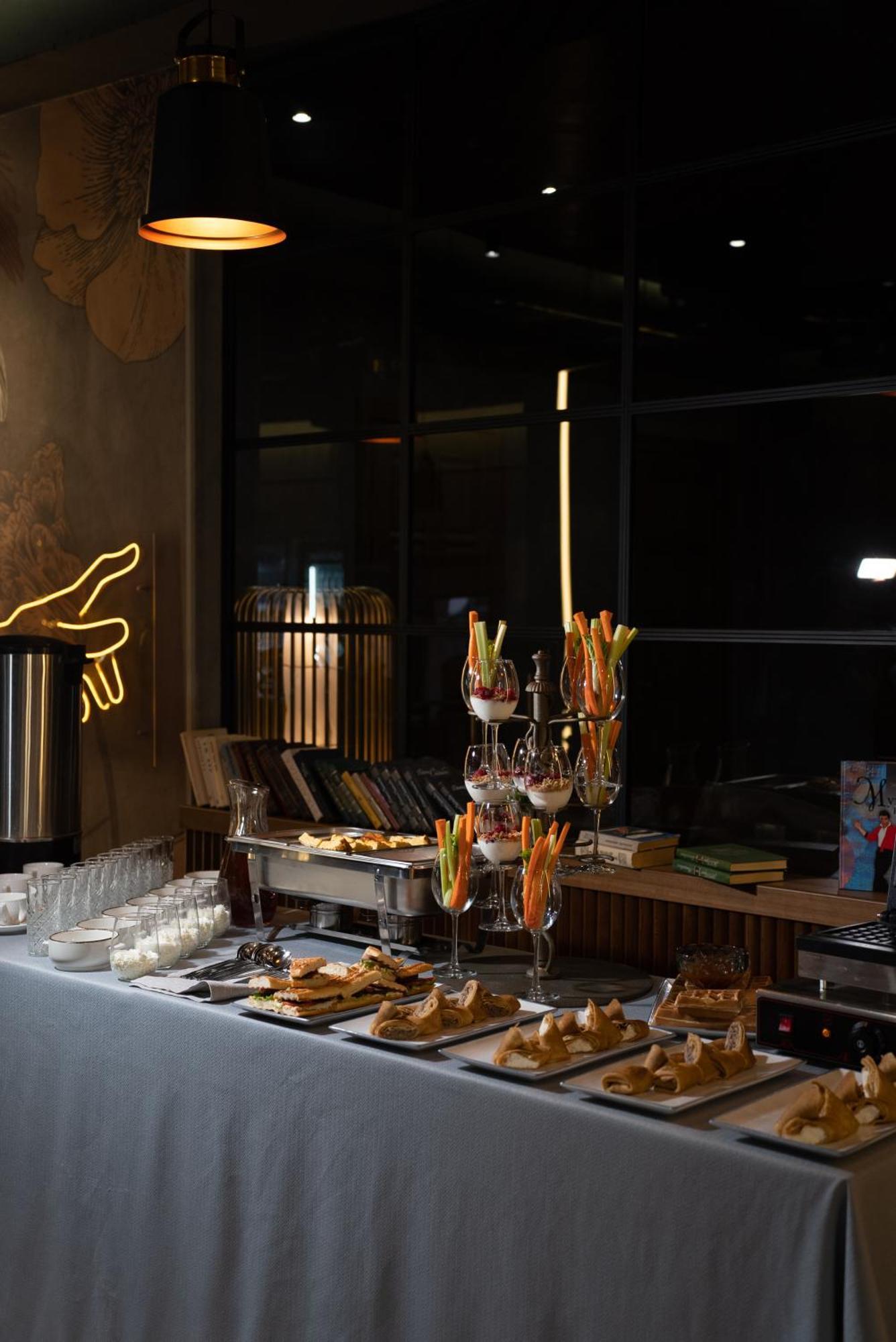Five Hotel Bishkek Bagian luar foto