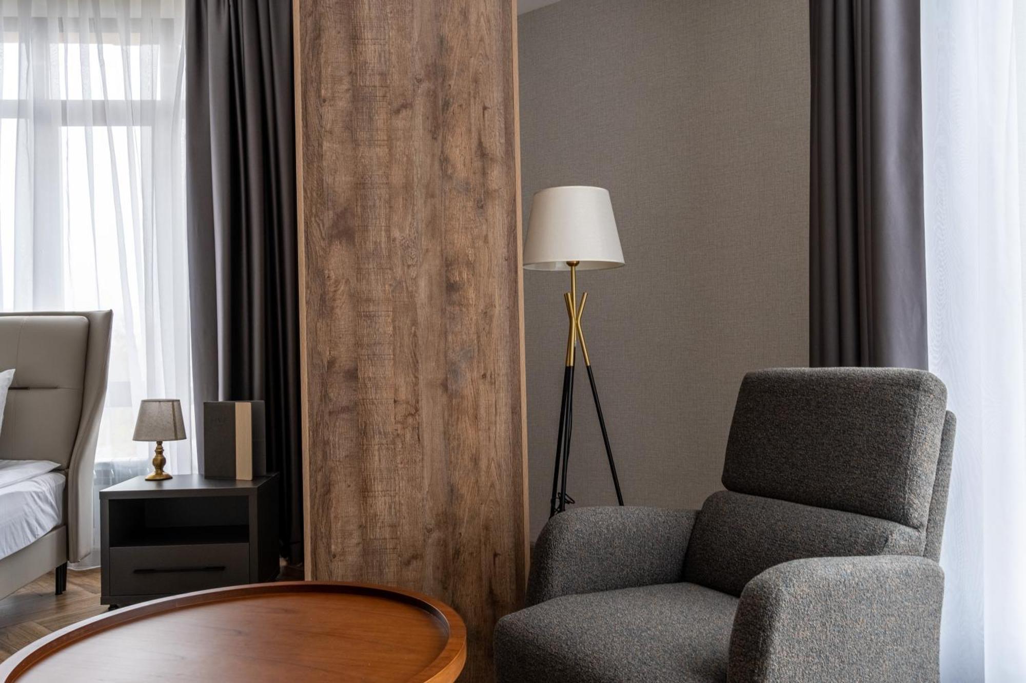 Five Hotel Bishkek Bagian luar foto