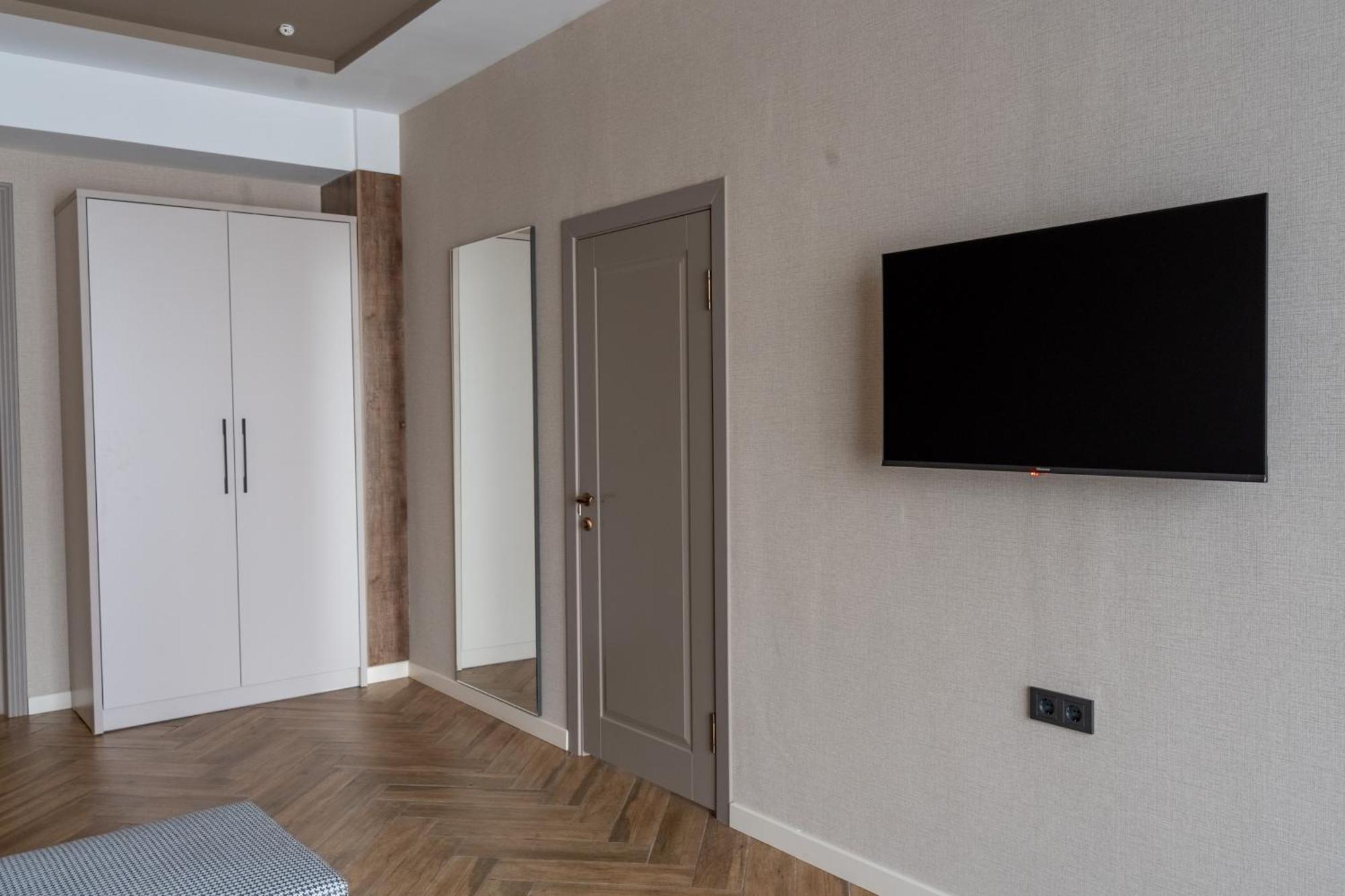 Five Hotel Bishkek Bagian luar foto