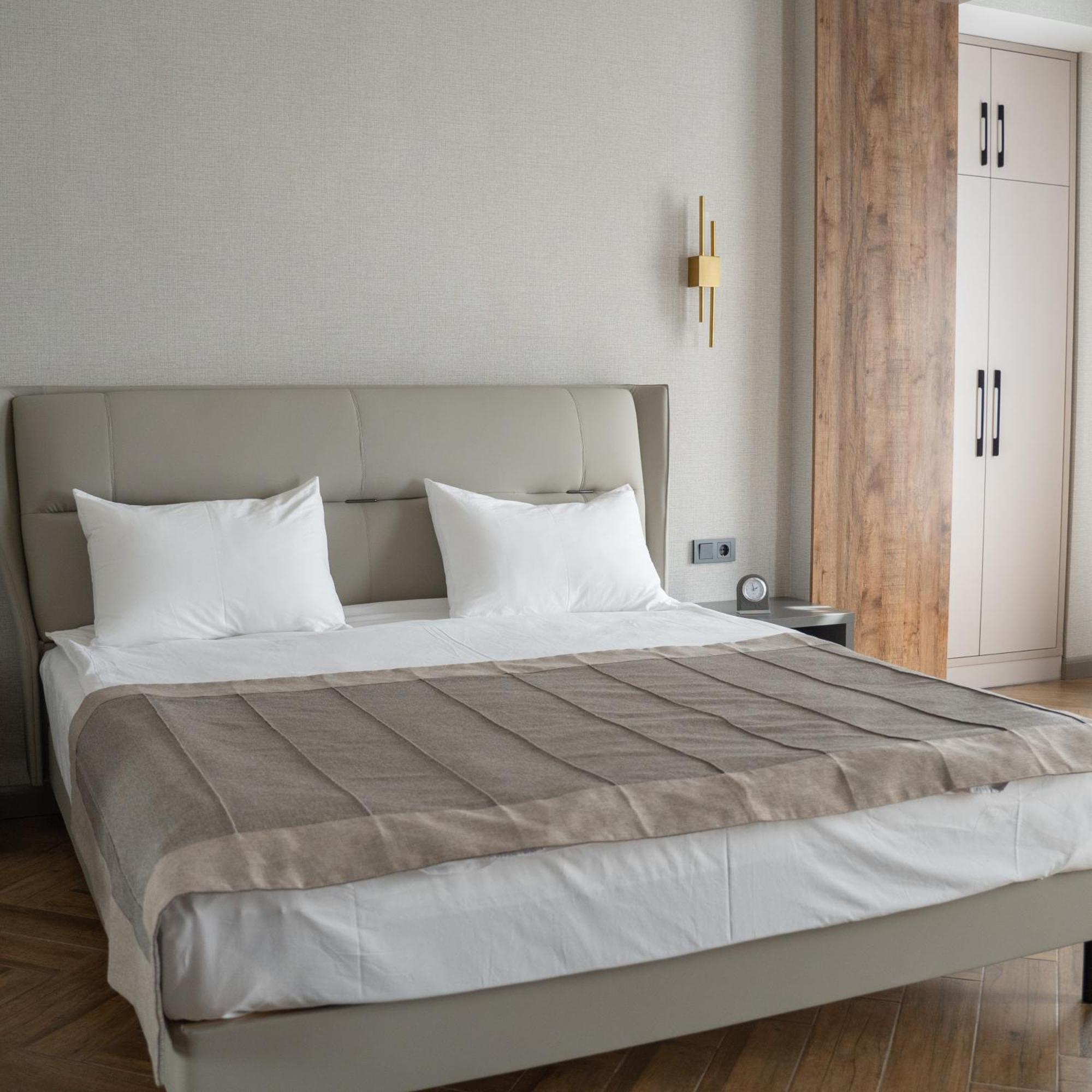 Five Hotel Bishkek Bagian luar foto