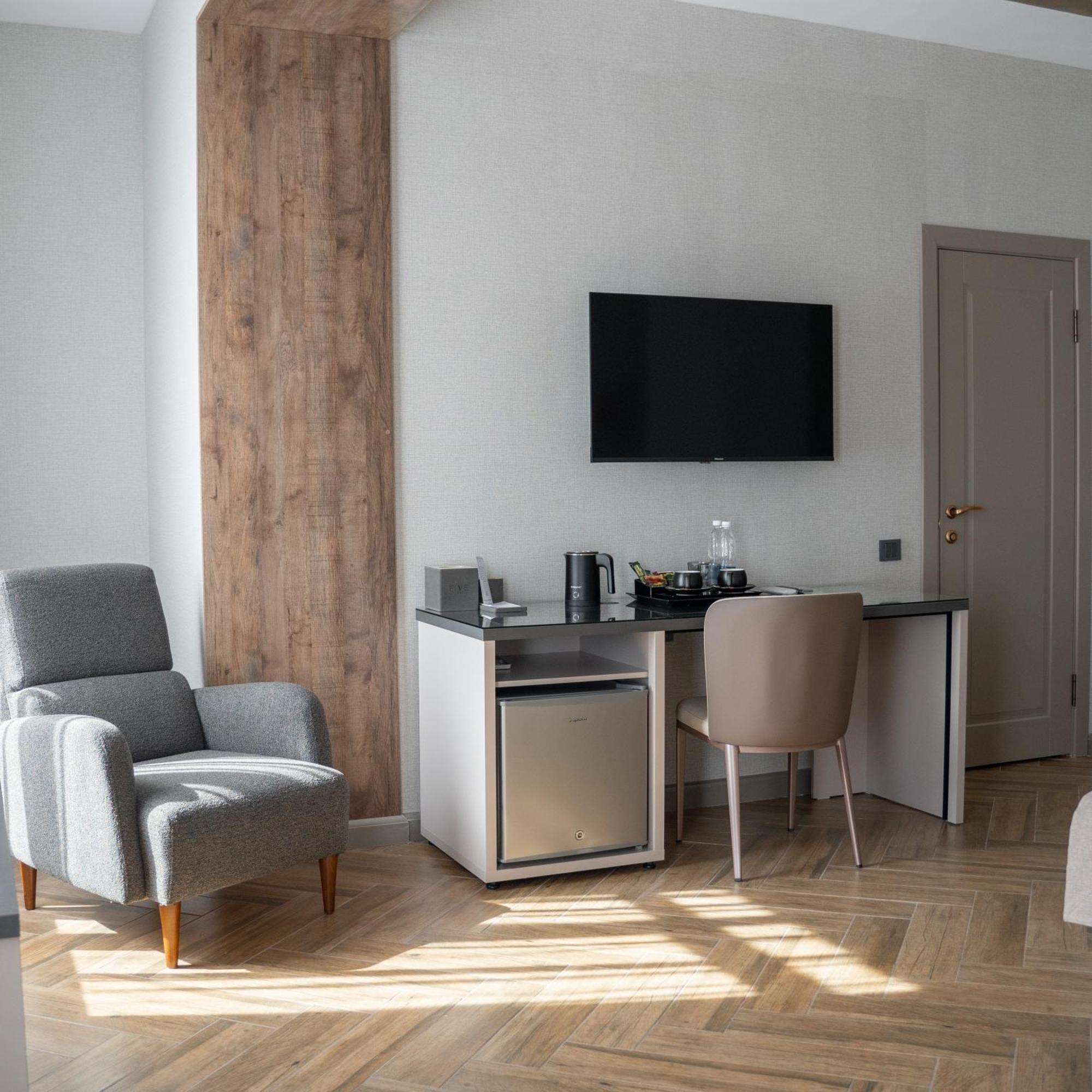 Five Hotel Bishkek Bagian luar foto