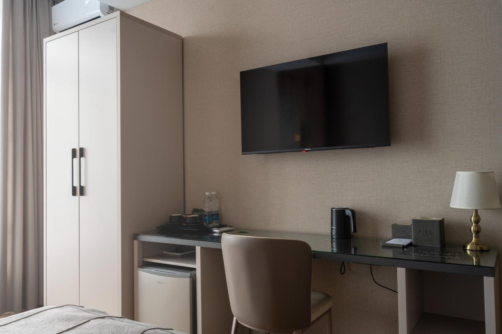 Five Hotel Bishkek Bagian luar foto