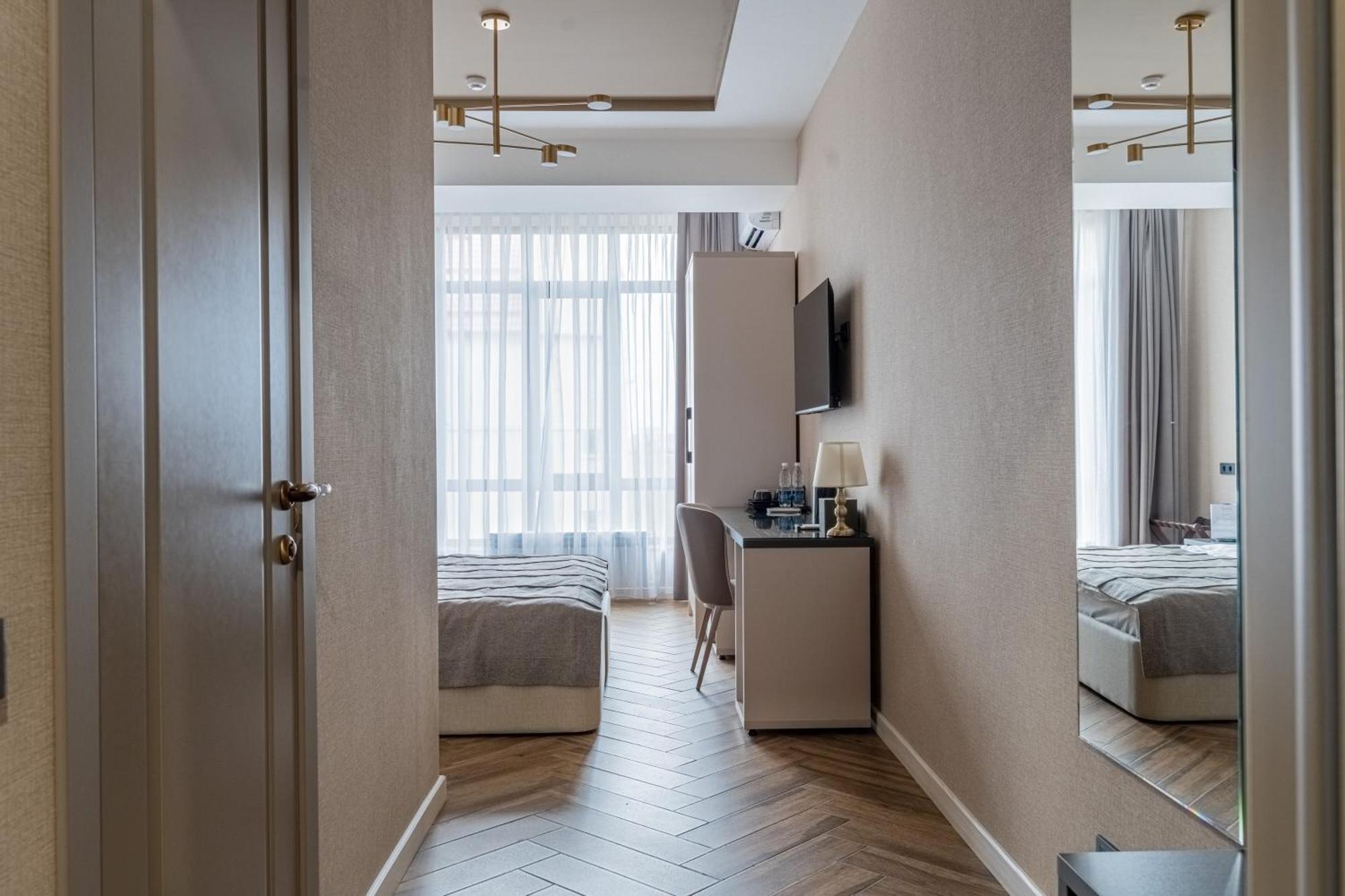 Five Hotel Bishkek Bagian luar foto